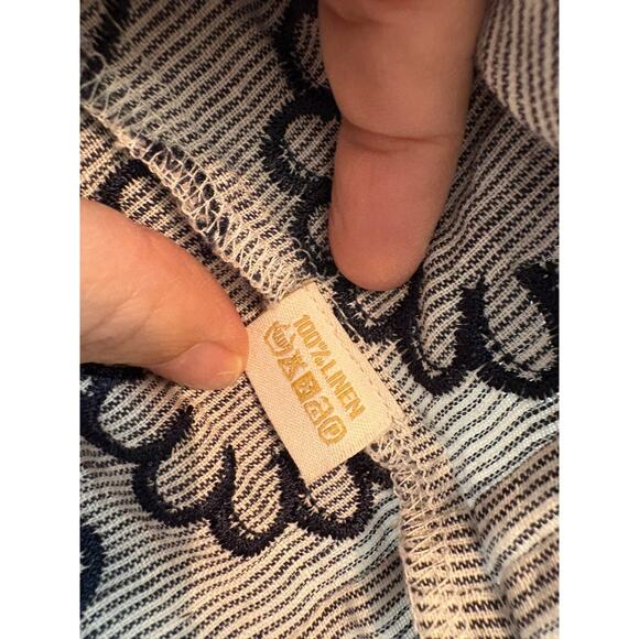 Rose & Rose Kitt Charcoal Trellis Applique Baloon Sleeve Top - Picture 5 of 8